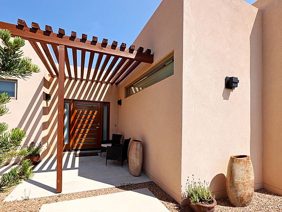 4th image of 1016B Calle Dorthia