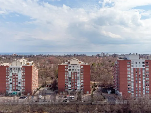 50 Old Mill Rd #Penthouse 8, Oakville, ON L6J 7W1