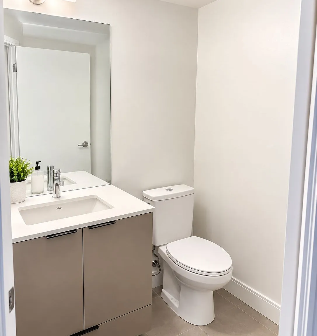 ELLE Condo — Photo 3