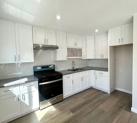 3rd image of 021-1007 E Ocean Blvd #21