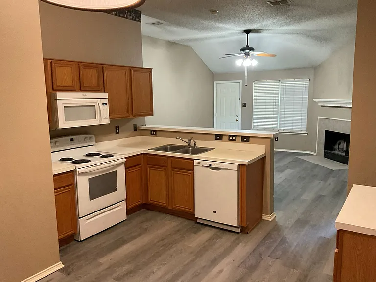 1001 Stockton Dr — Photo 8