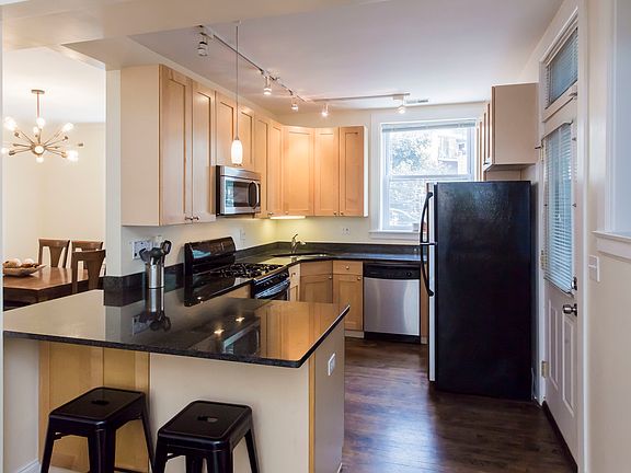 5th image of 2239.5 N Lincoln Ave #2B