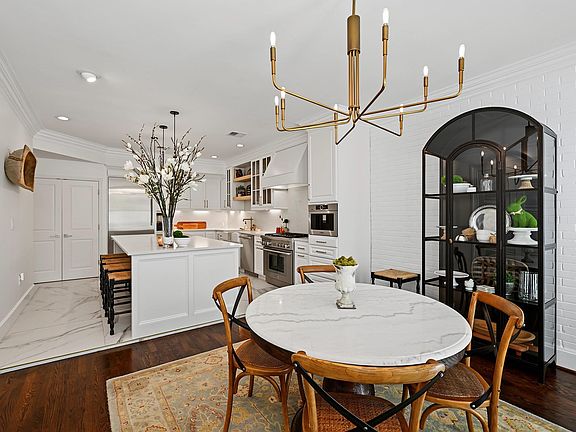 5th image of 2216 Amberly Ct