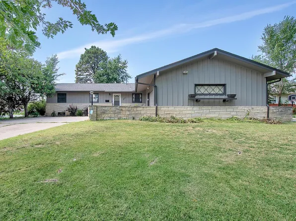 1401 N Stratford Ln, Wichita, KS 67206
