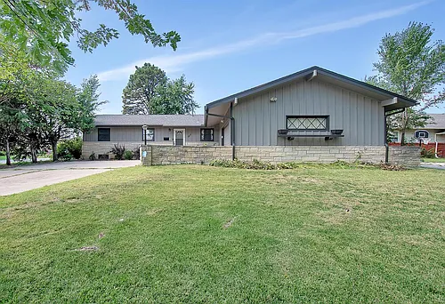 1401 N Stratford Ln Photo 1
