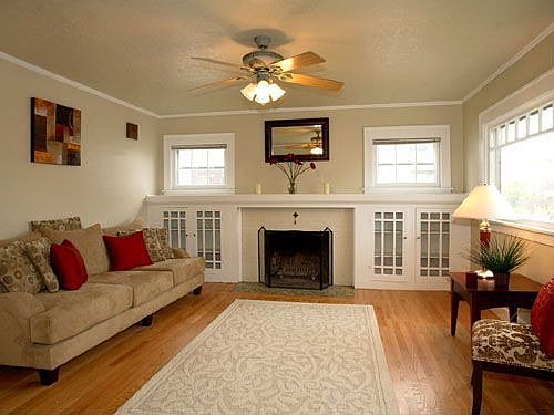 Large living Rm w/ built-ins 