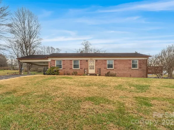 2580 Sweetbriar Cir, Lenoir, NC 28645