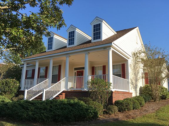 3rd image of 3253 Thoreau Ave