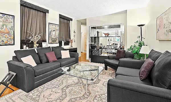 1st image of 150 W 51st St APT 922