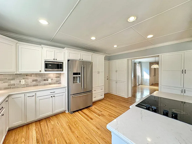 802 Hamvasy Ln — Photo 16
