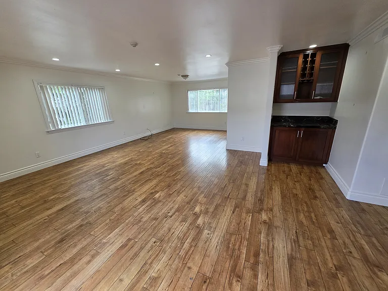 2516 Graham Ave #4 — Photo 5