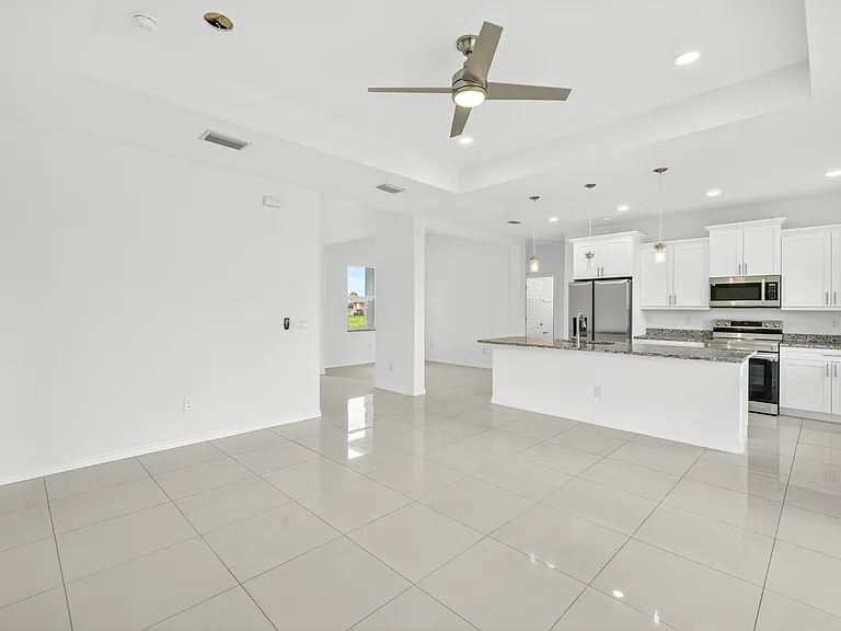 3317 21st St W — Photo 2