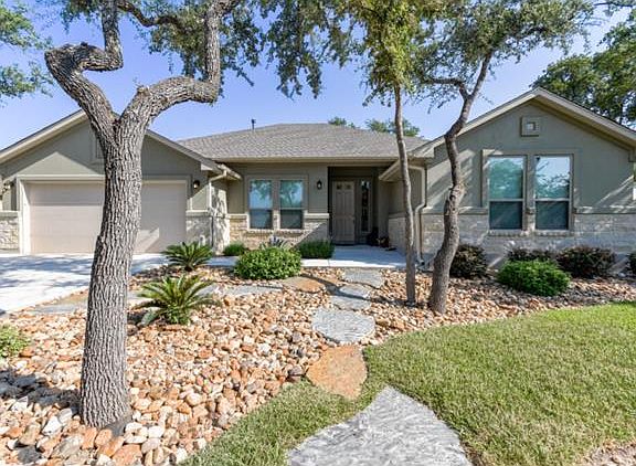 4th image of 819 Lone Star Dr