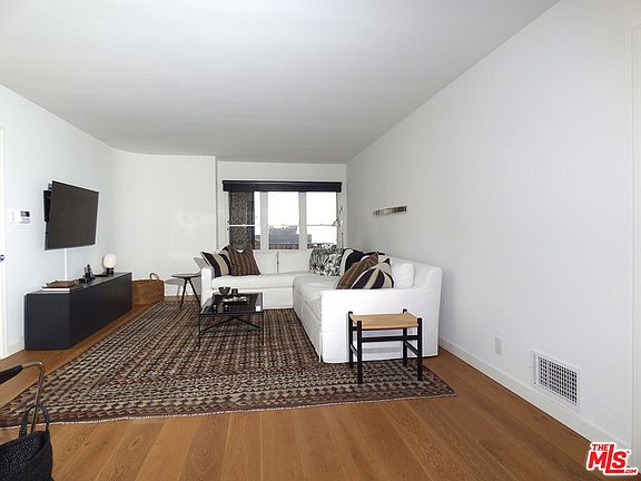 4th image of 1219 Sunset Plaza Dr APT 5