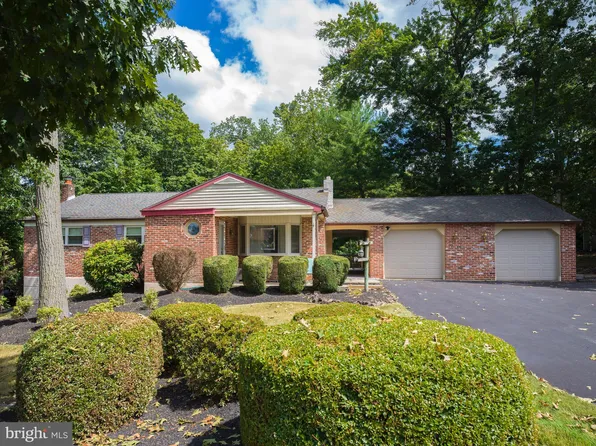 65 Skyline Dr, Audubon, PA 19403