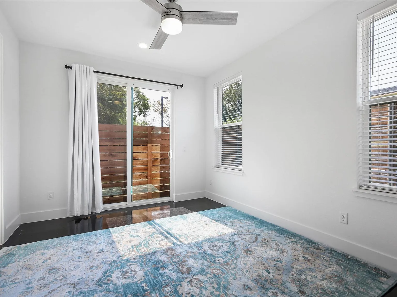 3 bed, 3.5 bath, 2256 sqft, $4,200 — Photo 4