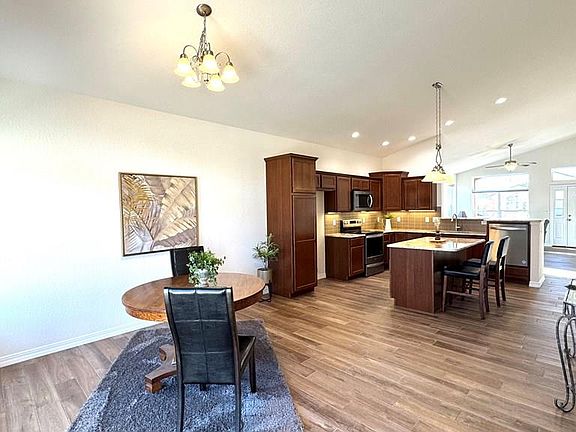 4th image of 810 Thorncrest Dr