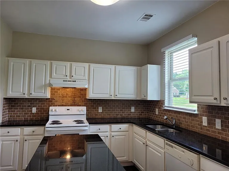 6010 Stonebrook Ln — Photo 12