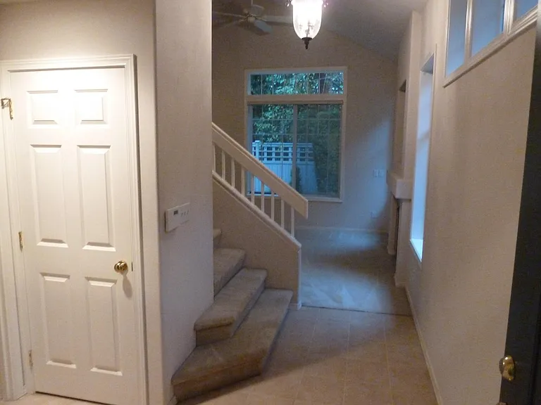 587 Elma Ave NE — Photo 4