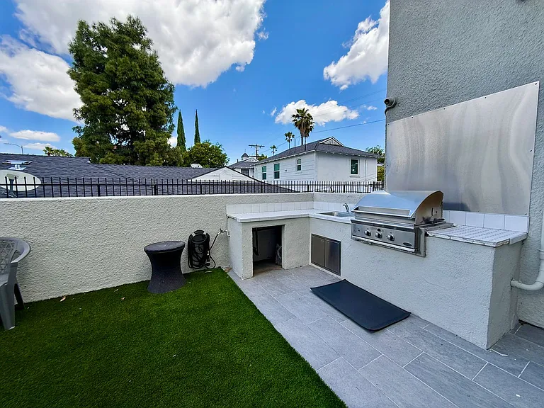 Laurel Canyon, 4500 — Photo 24
