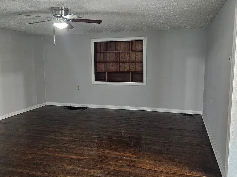 155 Midway Dr #B — Photo 6