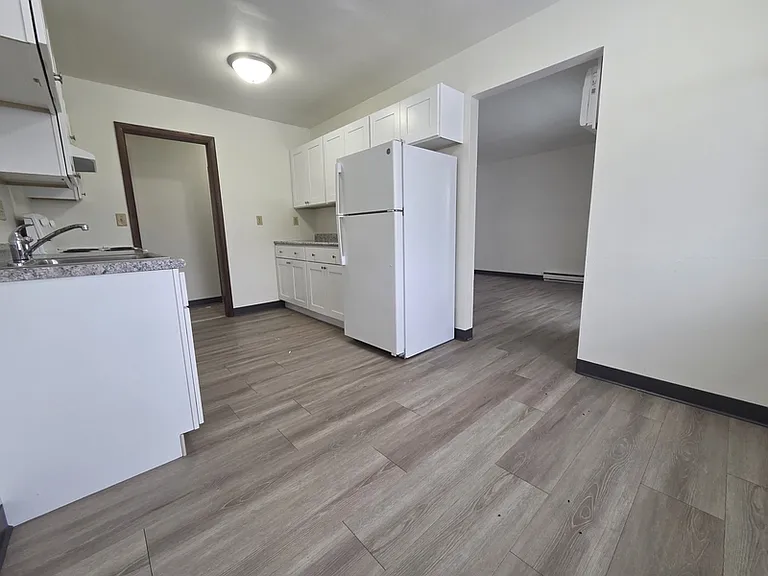 1057 W Cecil St #4 — Photo 23