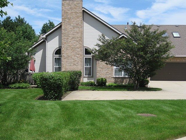 1st image of 155 Canterbury Ct #155