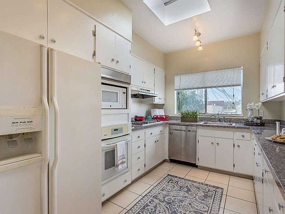 4th image of 16 Westhaven Dr