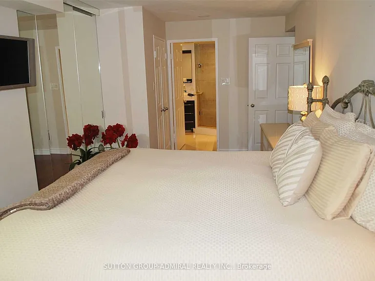 33 University Ave #904 — Photo 15