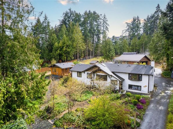218 Sunningdale Rd E, Qualicum Beach, BC V9K 1L3