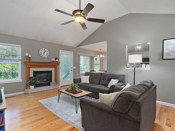 5th image of 436 S Basswood Avenue