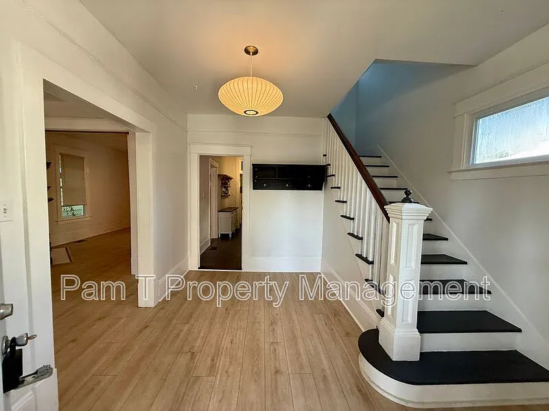 3 bed, 3.0 bath, 1704 sqft, $3,250 — Photo 3