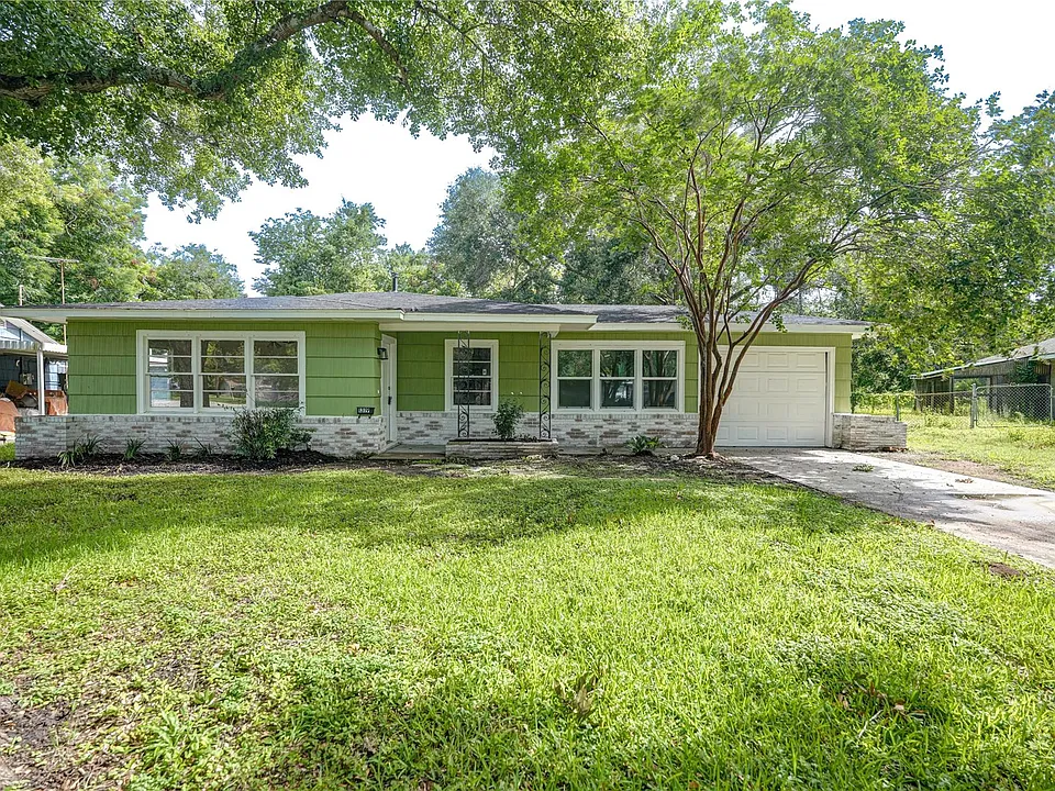 1319 Elm St