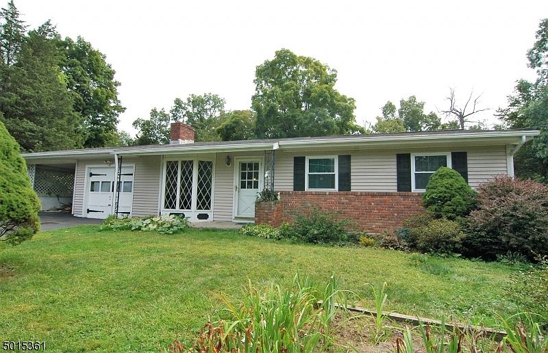 1st image of 210 Overlook Dr
