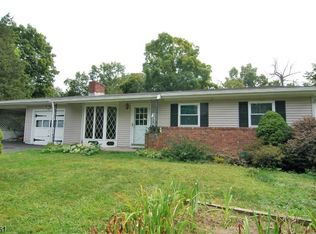 210 Overlook Dr, Sussex, NJ 07461