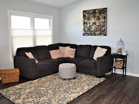 5th image of 570 Eastport Ct