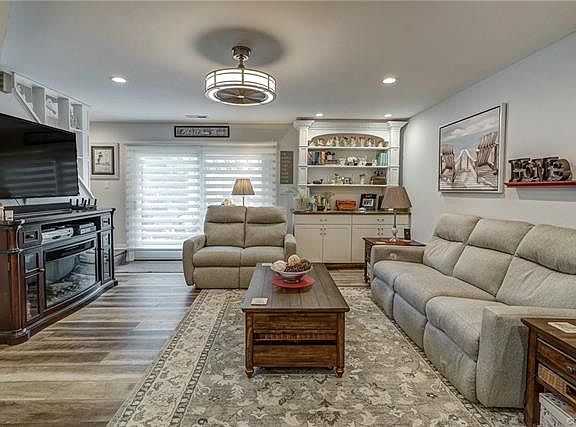 4th image of 7806 Camolin Ct