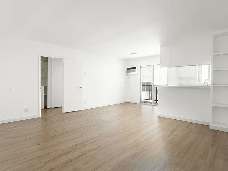 Larrabee Square Apartments — Photo 9