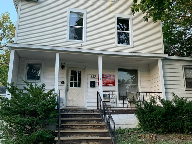 223 W Locust St #7 — Photo 1