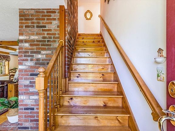 3rd image of 11 Carlson Ln