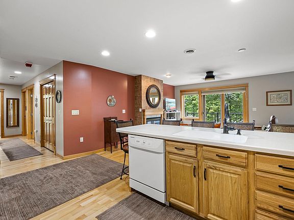4th image of 1981 Superior Ave #9