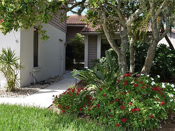 2nd image of 3985 Wilshire Cir E #197
