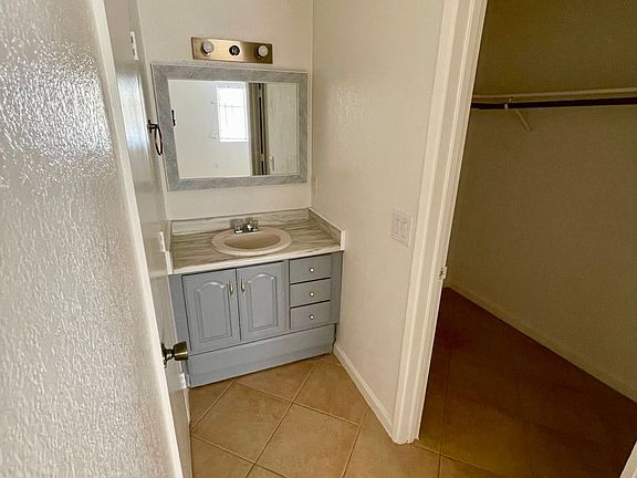 3rd image of 1828 Evergreen Ave #1828