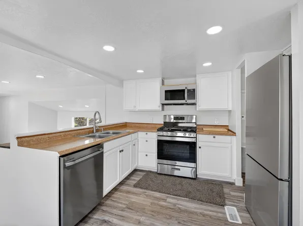 2491 N Highway 89 Trailer 523, Ogden, UT 84404