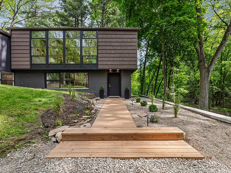 24179 Locust St — Photo 3