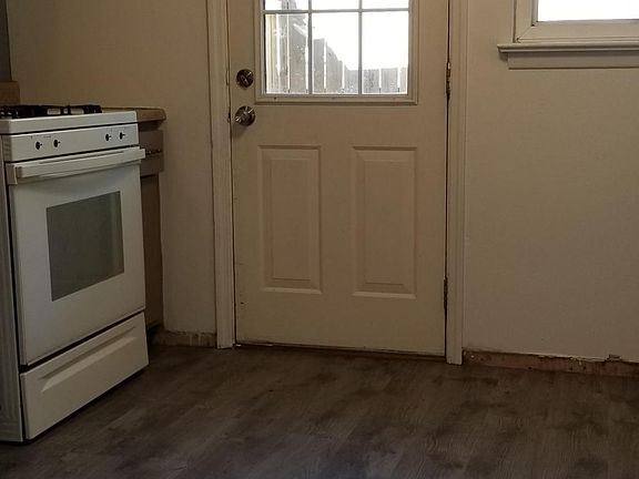 4th image of 725 Southwell Ln