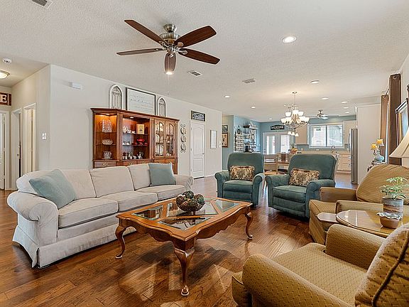 4th image of 9209 Blackstone Dr