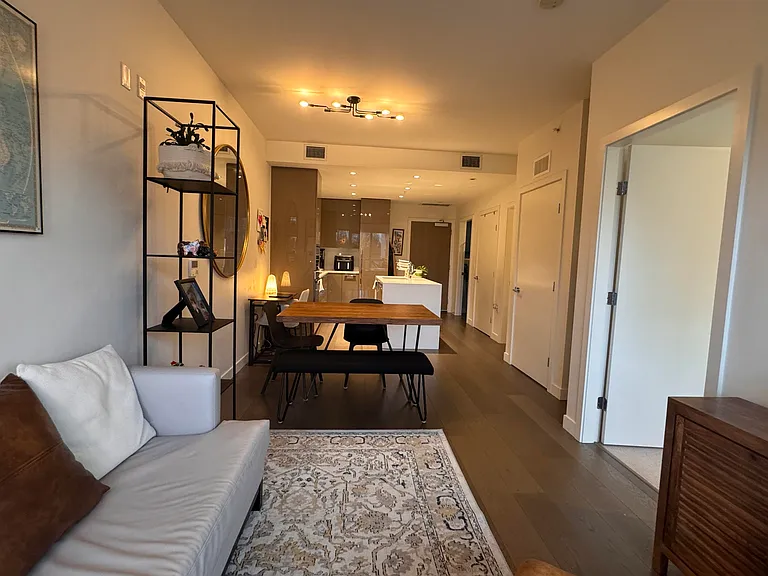 5189 Cambie St #3XX — Photo 3