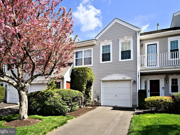 702 Santa Anita Dr, North Wales, PA 19454