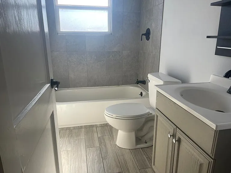 2605 W Washington Ave — Photo 6